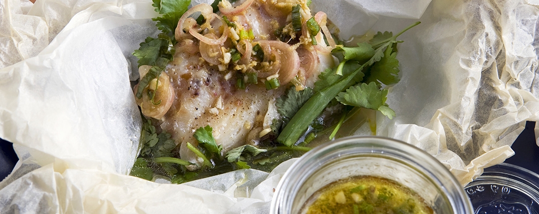 Foiled-wrapped cod fillet with exotic sauce